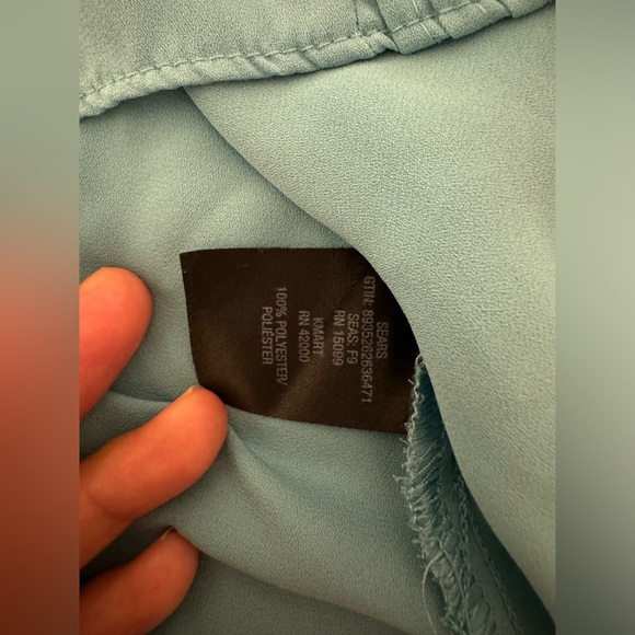 Simply styled small blouse - Picture 4 of 6